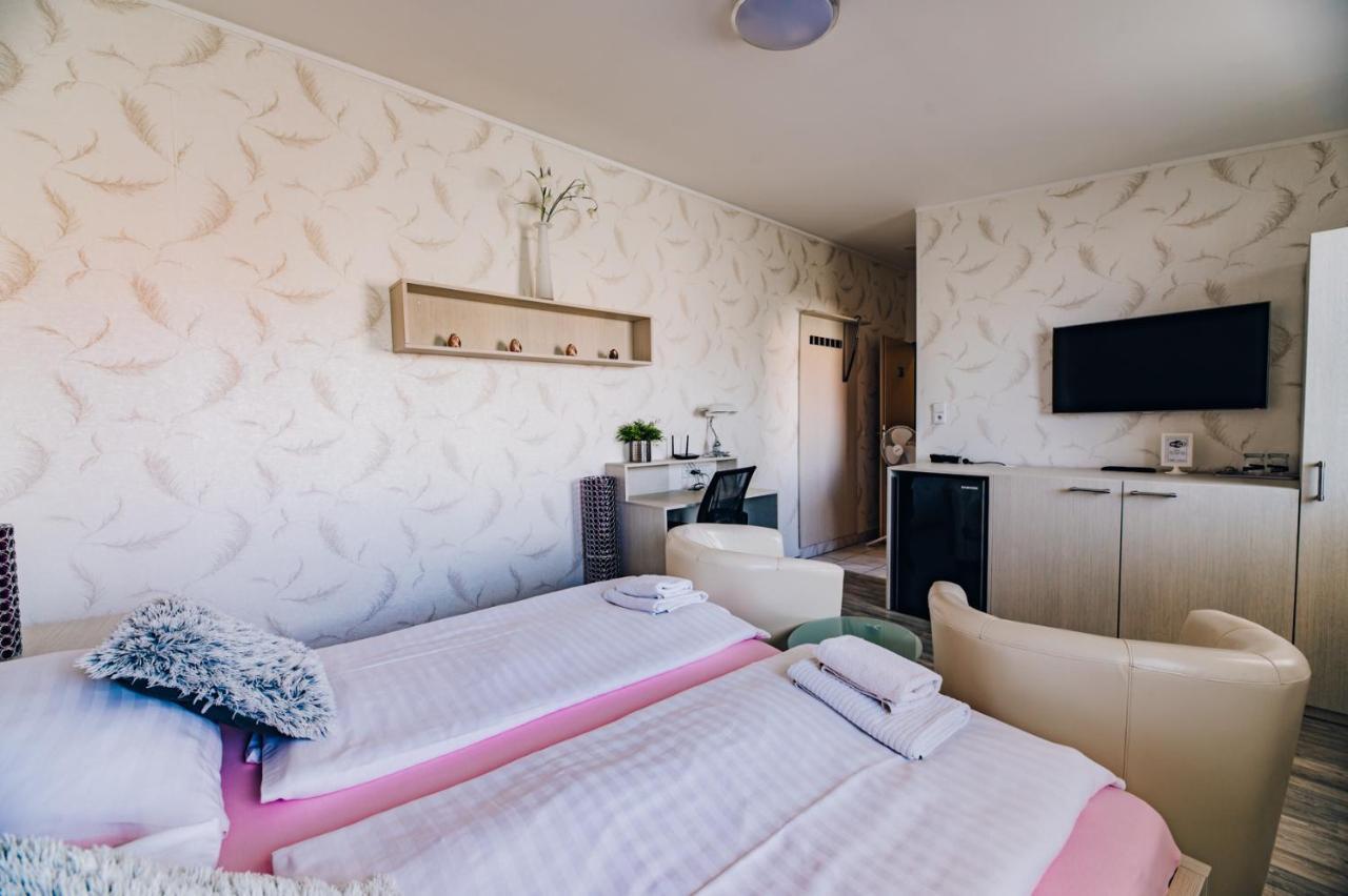 Point Pension Brno Bagian luar foto