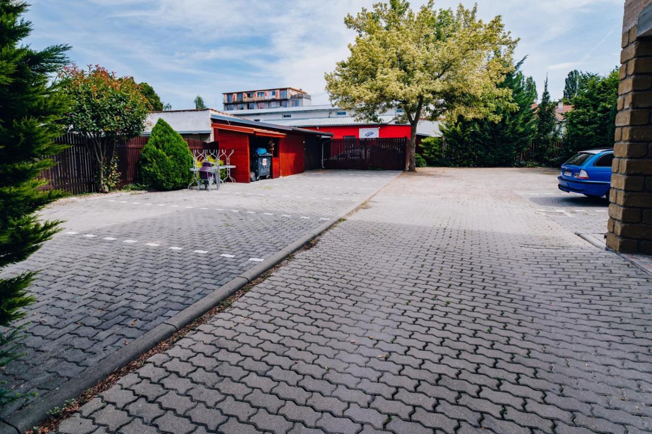 Point Pension Brno Bagian luar foto