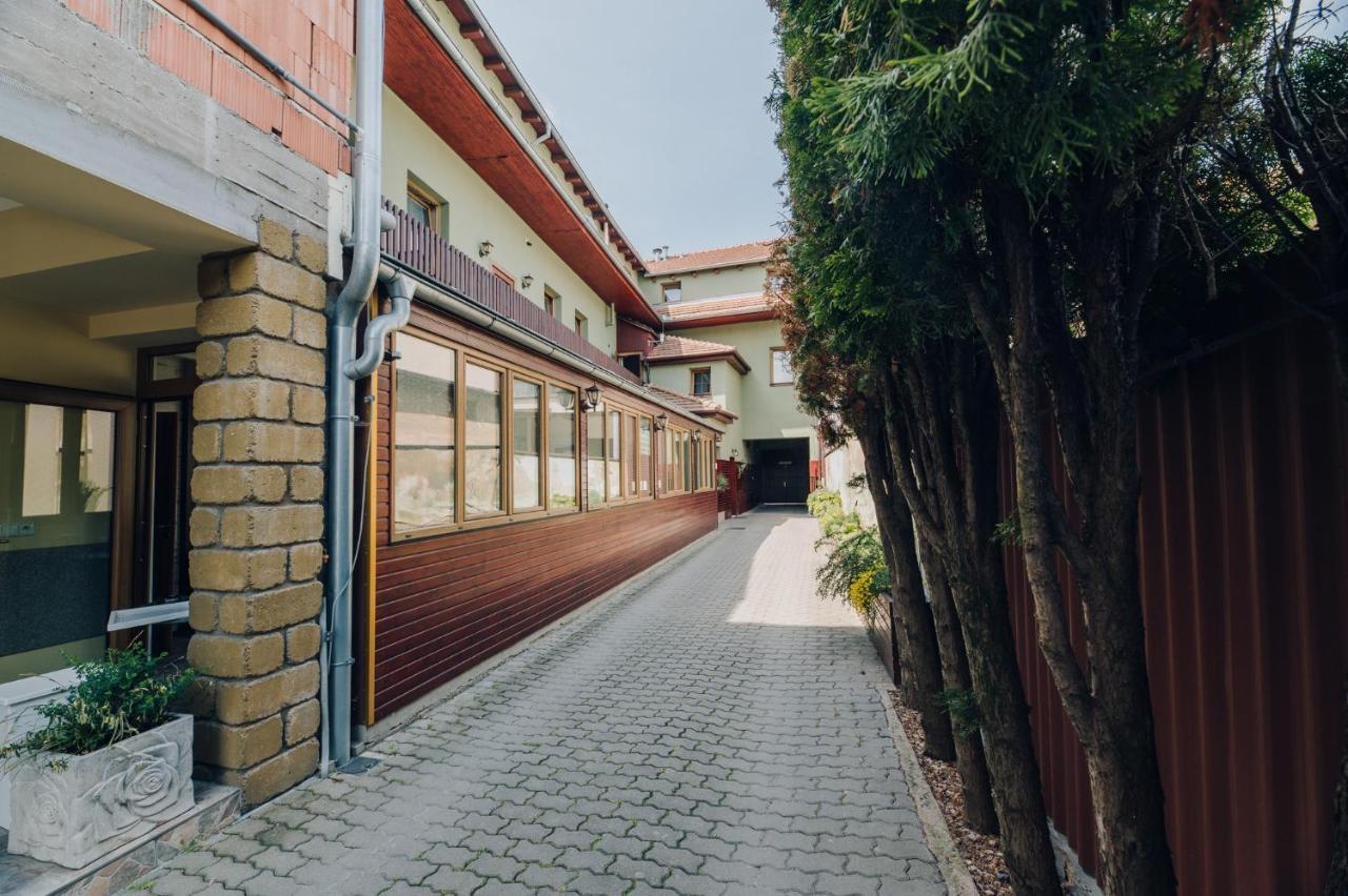 Point Pension Brno Bagian luar foto