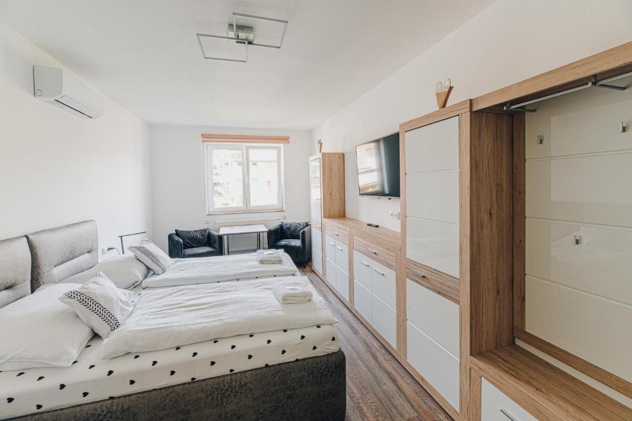 Point Pension Brno Bagian luar foto